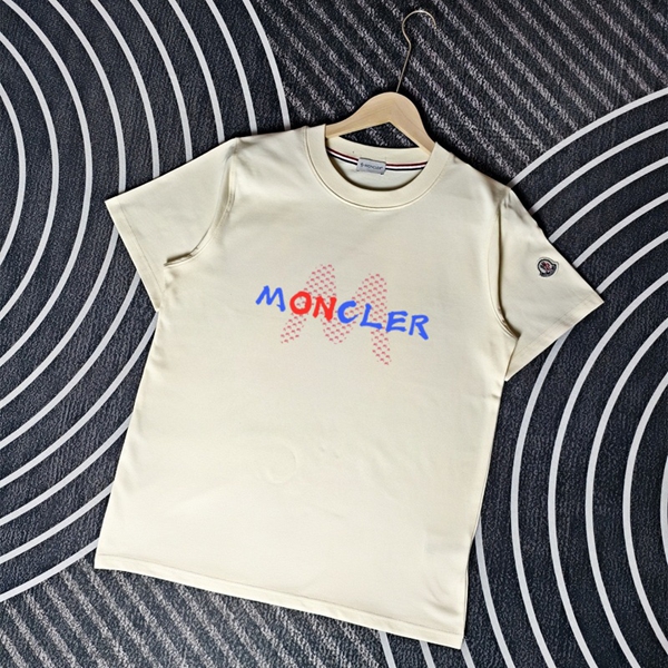 モンクレールTシャツ正面デザイン